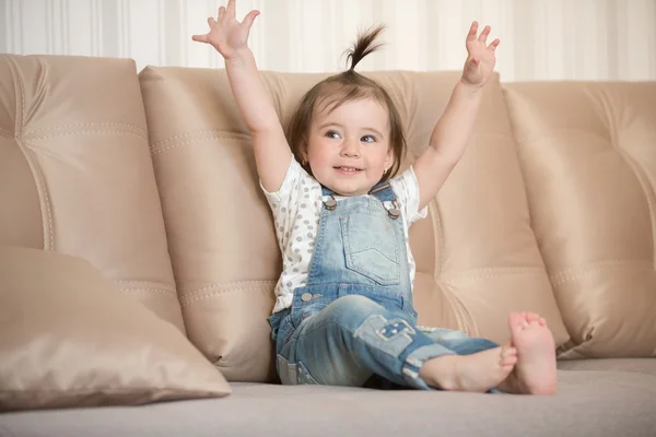 Klein schattig meisje — Stockfoto