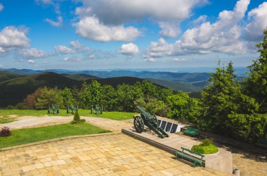 Shipka Pass Özgürlük Anıtı top