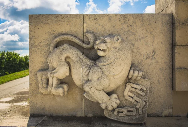 Scultura in bassorilievo di leone a Shipka, Bulgaria — Foto Stock