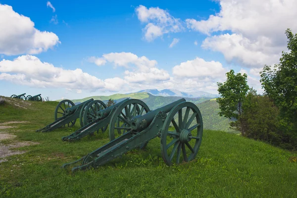 Shipka passieren Freiheitsdenkmal Kanone — Stockfoto