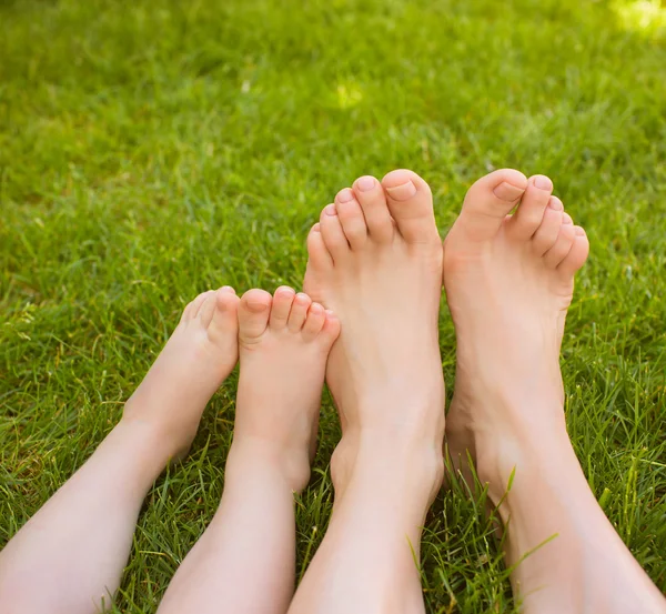 Mother and little baby legs on the grass — Stock Photo, Image