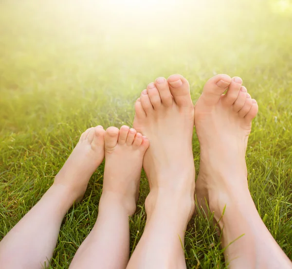 Mother and little baby legs on the grass — Stock Photo, Image