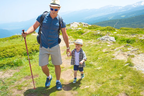 Father and his son hiking in mountains, Bulgaria — Stock Photo, Image