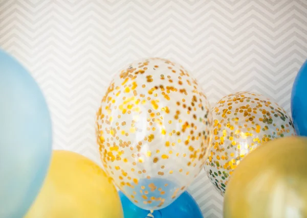 Festive Decoration Bright Room Blue Transparent Balloons Golden Confetti Celebrate — Stock Photo, Image