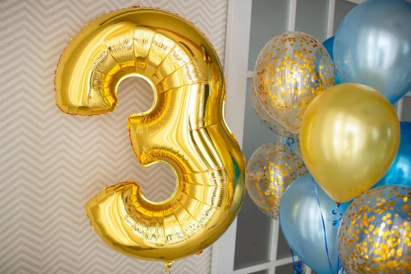 Decoración Festiva Una Sala Luz Con Globos Azules Transparentes Con — Foto de Stock