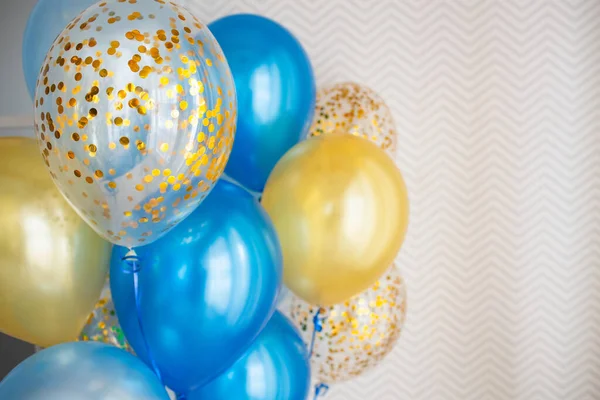 Decoración Festiva Una Habitación Luminosa Con Globos Azules Transparentes Con —  Fotos de Stock