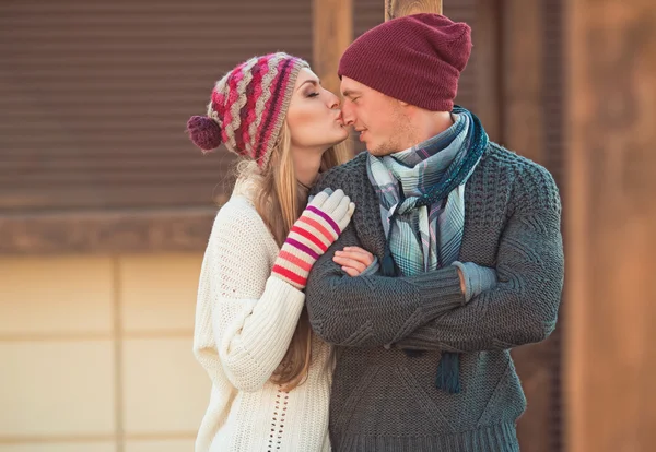 Deux amoureux dans la rue — Photo