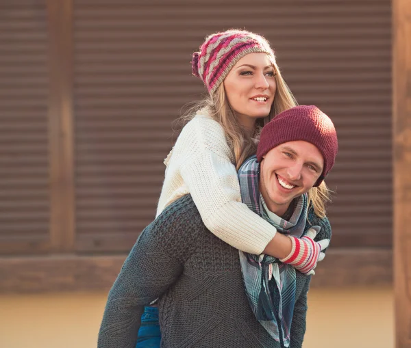 Two lovers on the street — Stock Photo, Image