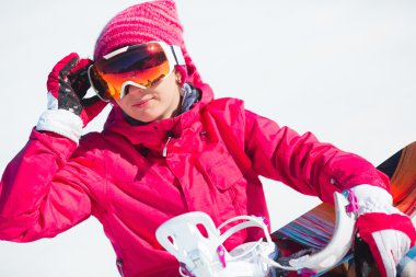 Kar snowboard kızla