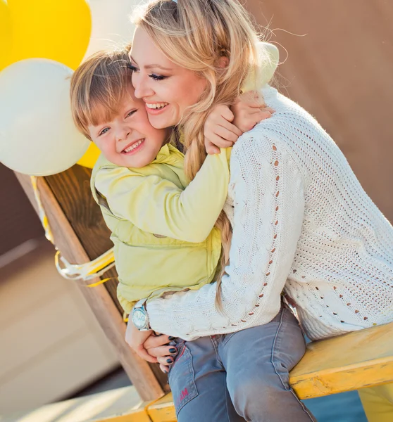 Mother with son at the autumn street — Stock Photo, Image