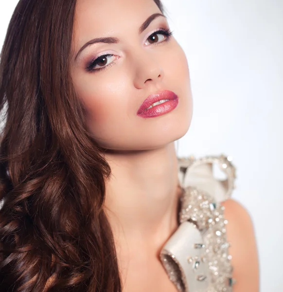 Portrait de jeune femme en studio — Photo