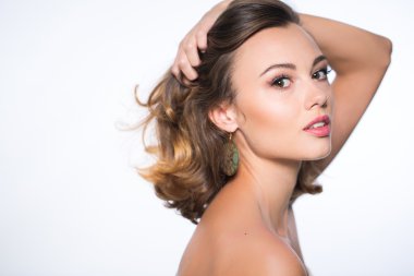 Mükemmel ciltli genç bir kadın.