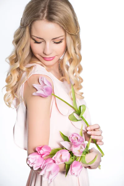 Mujer con ramo de tulipanes — Foto de Stock