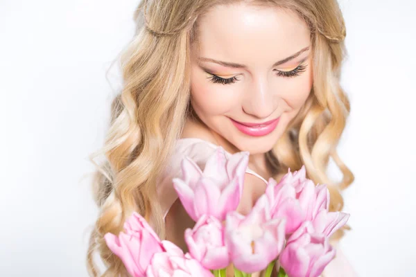 Mujer con ramo de tulipanes —  Fotos de Stock