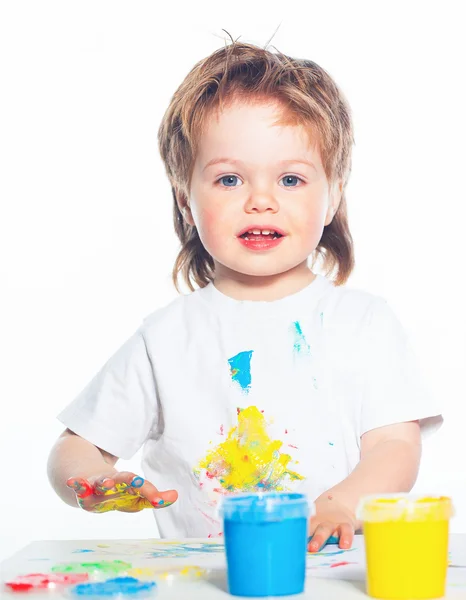 Liten pojke leker med finger målar — Stockfoto