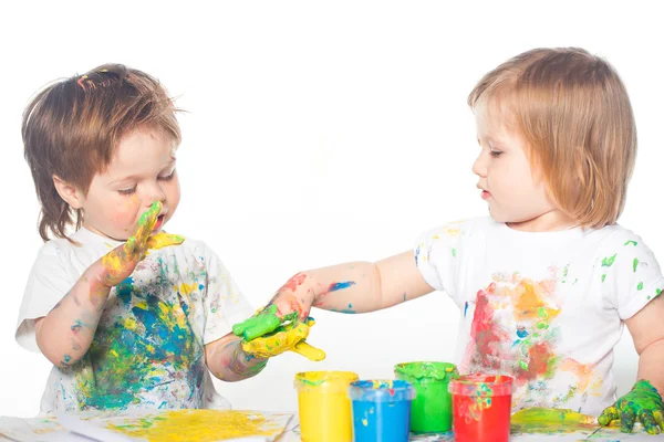 Barn som leker med finger färg — Stockfoto