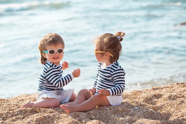 Dzieci na plaży — Zdjęcie stockowe