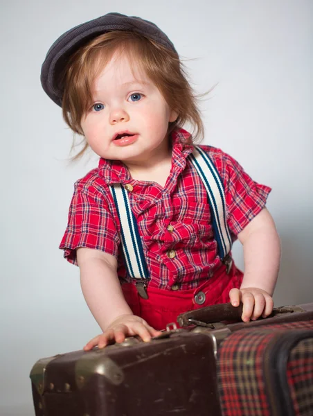 Ragazzo con valigia — Foto Stock