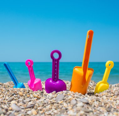 plastik oyuncak kürek