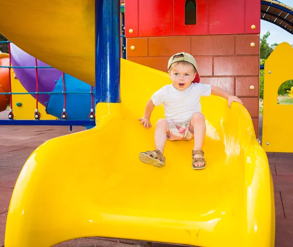 Menino no parque infantil — Fotografia de Stock