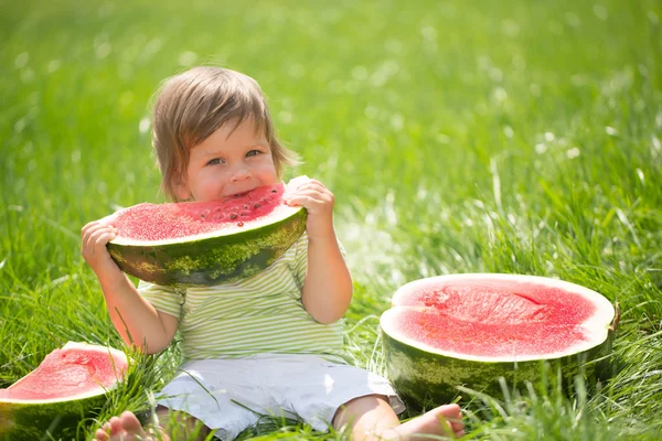 Pojke med vattenmelon — Stockfoto