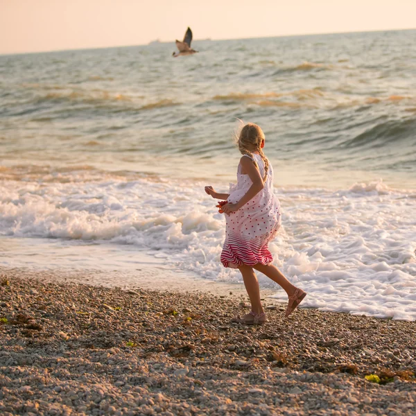 Kind am Strand — Stockfoto