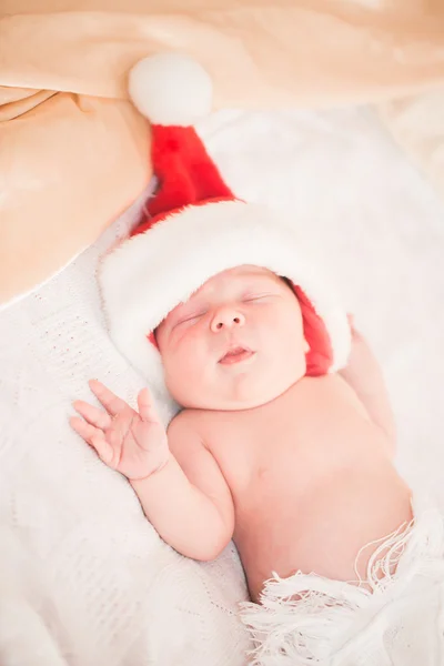 Bambino in cappello Babbo Natale — Foto Stock