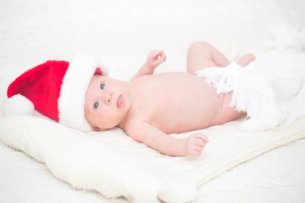 Niemowlę chłopiec w Santa hat — Zdjęcie stockowe