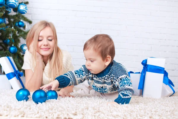 Mother with son near christmas tree — Stock Photo, Image