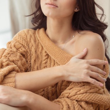 Genç ve güzel bir kadın.