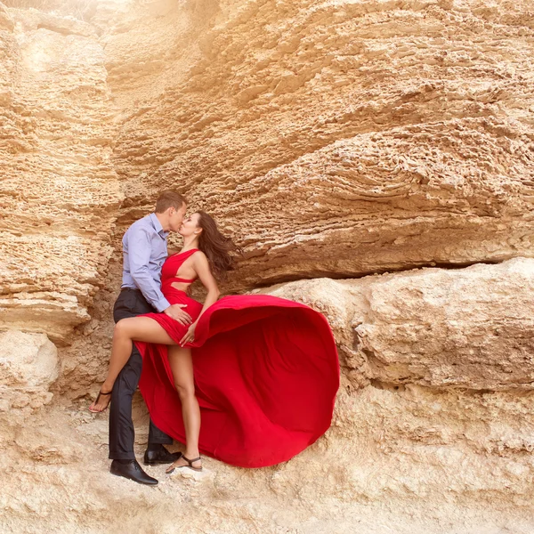 Beautiful couple dancing near the rocks — Stock Photo, Image