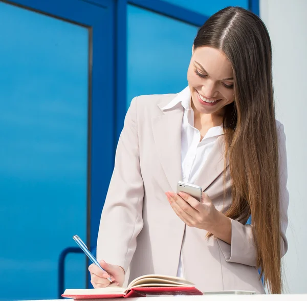 Mujer de negocios de la ciudad . —  Fotos de Stock