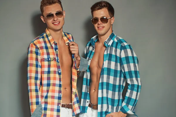 Jongens in de zomer kleding — Stockfoto