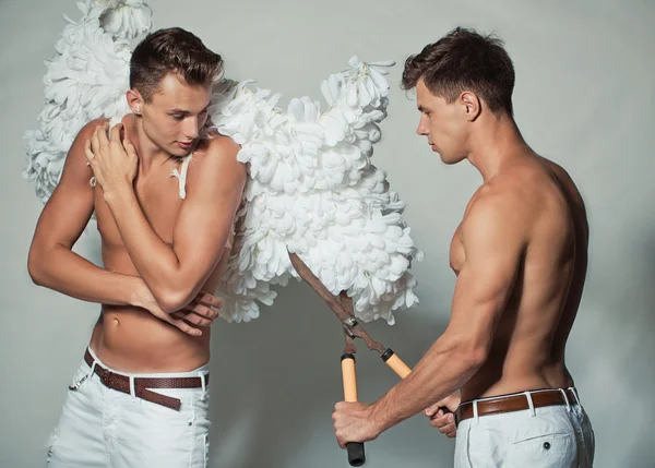 Dois meninos posando em estúdio — Fotografia de Stock