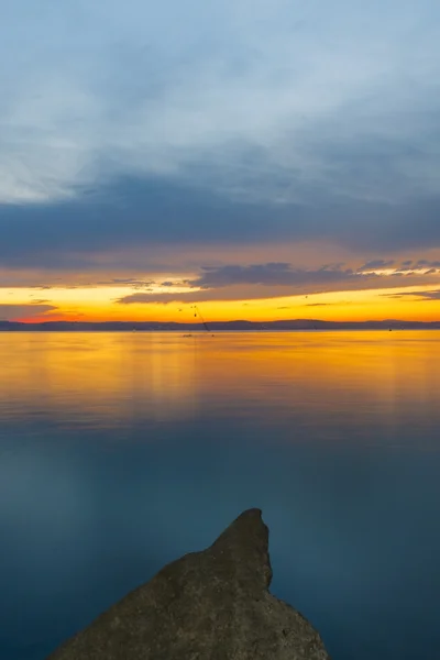 Puesta de sol en la playa de oro — Foto de Stock