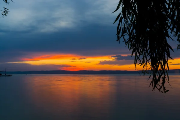 Puesta de sol en la playa de oro — Foto de Stock