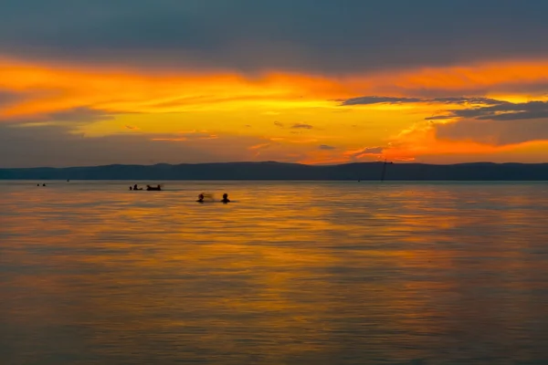 Puesta de sol en la playa de oro — Foto de Stock