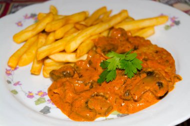 Bakony usulü domuz yahnisi.