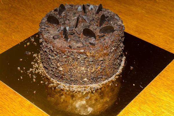 Tahta Bir Masada Siyah Çikolata Kapağı — Stok fotoğraf