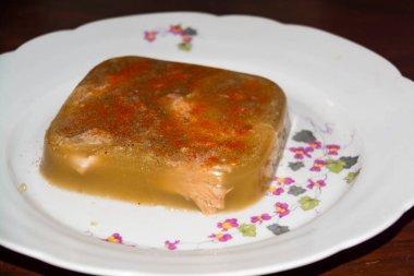 Pork aspic ya da et jölesi.
