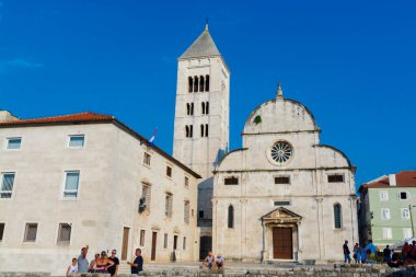 ZADAR, CROATIA - Ağustos 06, 2018: Zadar 'daki Saint Donatus Kilisesi Hırvatistan' daki Adriyatik Denizi 'nde
