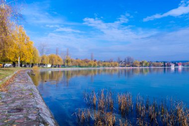 Balatonkenese Plajı Balaton Gölü, Macaristan Sonbaharda