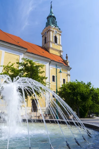 セクスダールのカトリック教会と噴水 — ストック写真