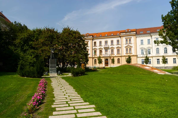 Le tribunal du comté de Tolna à Szekszard en Hongrie — Photo