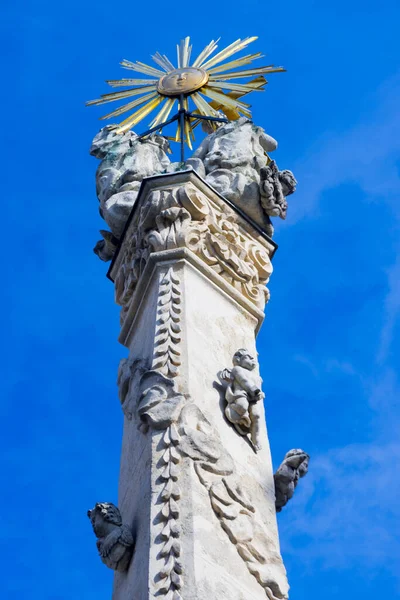Ancienne statue de la Sainte Trinité à Veszprem — Photo
