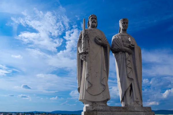 Veszprem的Szent Istvan国王和Gizella王后雕像 — 图库照片