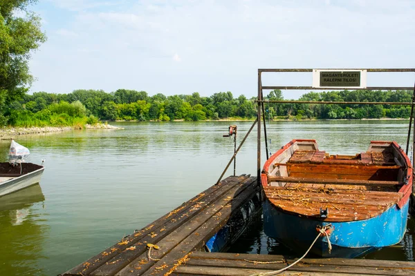 Macaristan 'daki Mohacs' ta Tuna Nehri manzarası