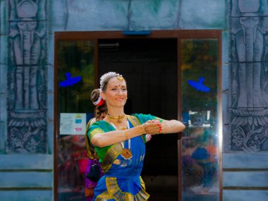 Macaristan, Szeged Zoo 'da Kala Sangam dans gösterisi