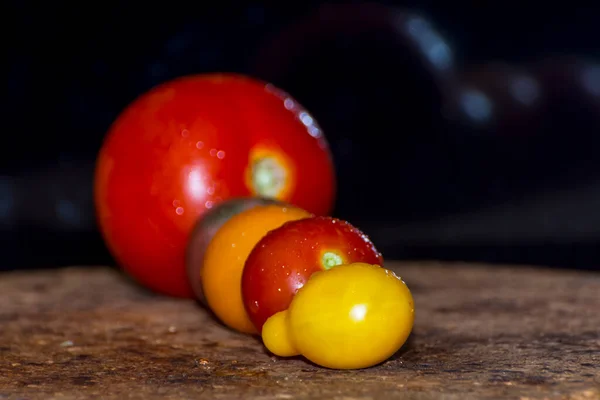 Petits Grands Tomates Sur Plateau — Photo