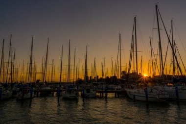 Macaristan 'daki Balatonkenese yelkenli limanı.
